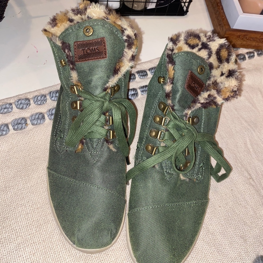 Green and Cheetah Toms